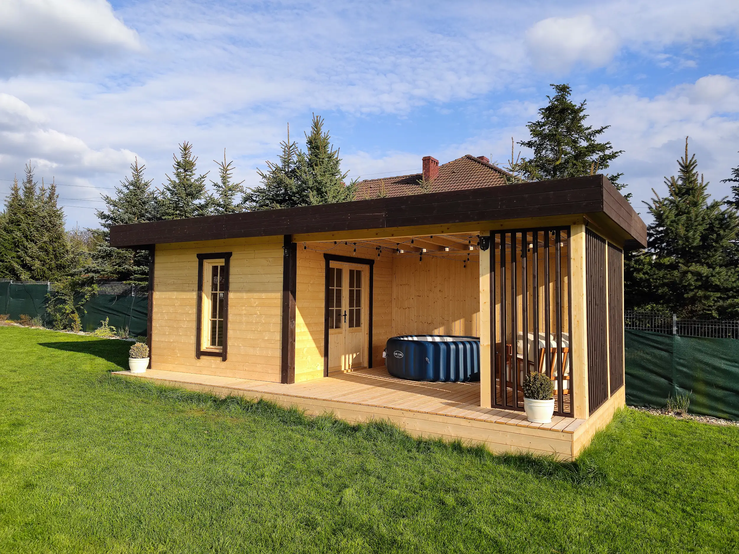 Sauna ogrodowa 8m x 3,5m z przestrzenią wypoczynkową