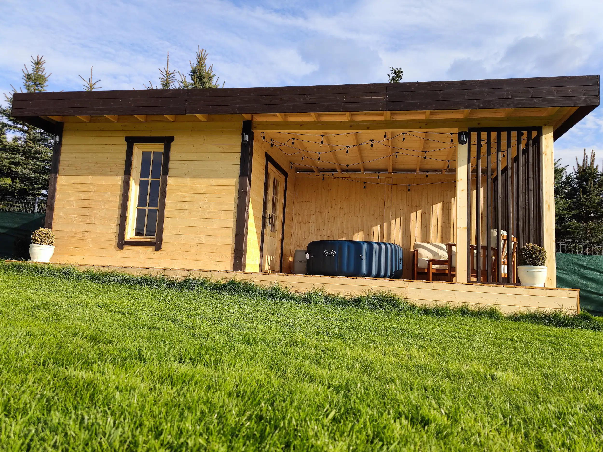 Sauna sucha z drewna – idealna do ogrodu