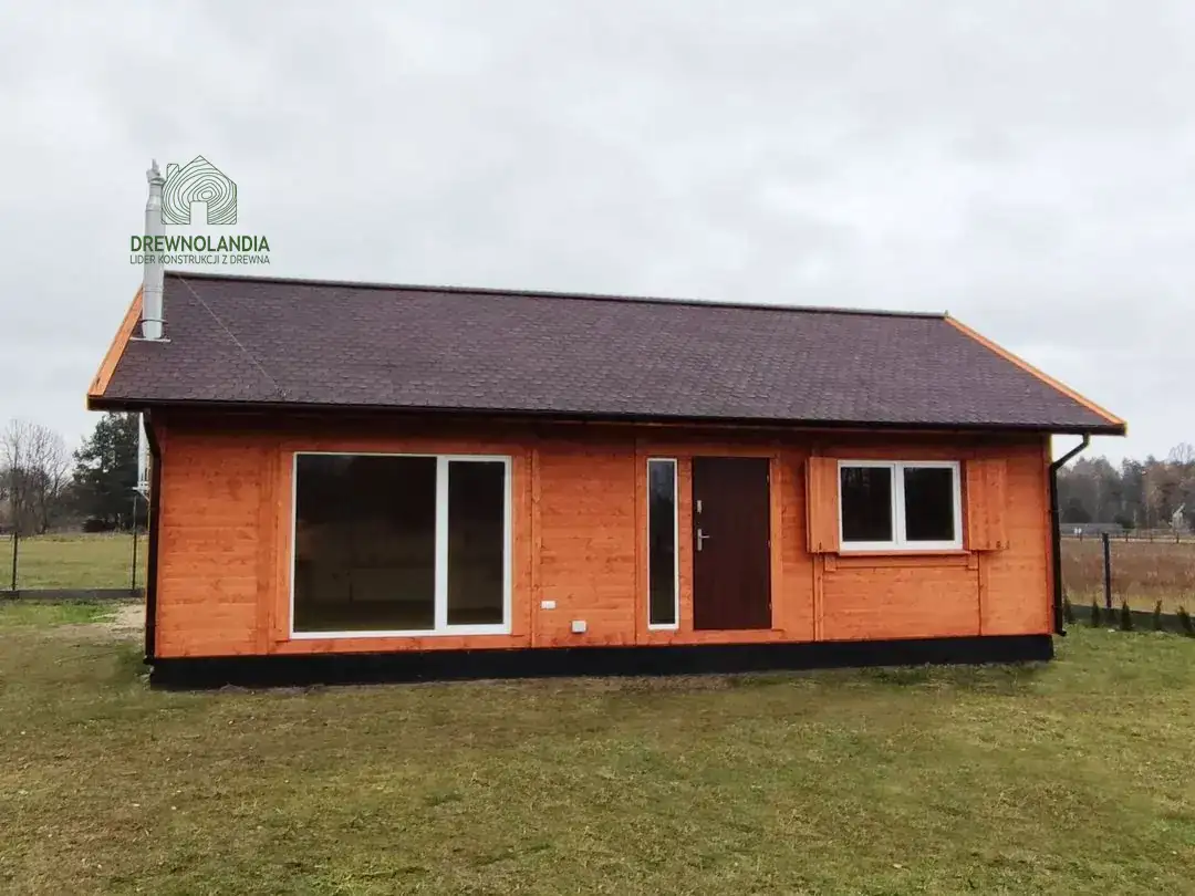 Parterowy drewniany domek letniskowy Antoni o powierzchni 70 m², przestronny i nowoczesny