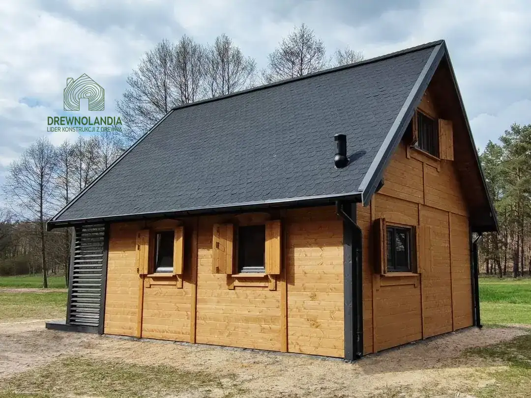 CRA6 PLUS – drewniany domek całoroczny z antresolą i tarasem