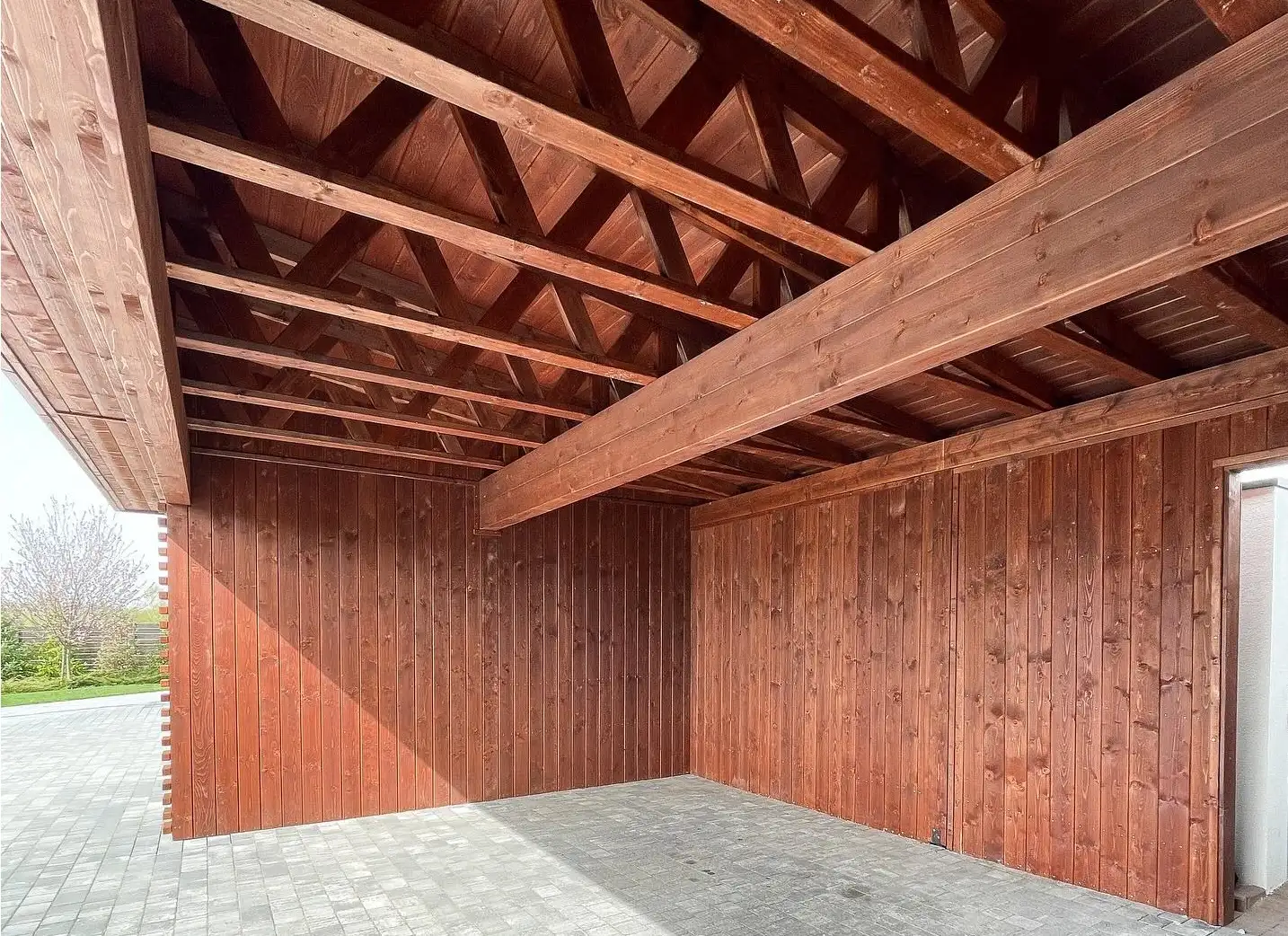 Carport z drewna – wiata ochronna