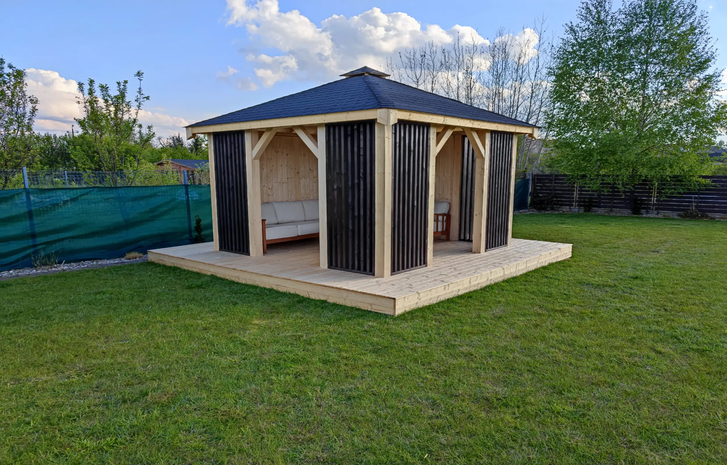 Altana Branda – ogrodowa konstrukcja o wymiarach 4x4 m