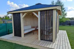 Altana Branda z drewna – solidne wykonanie i estetyczny wygląd