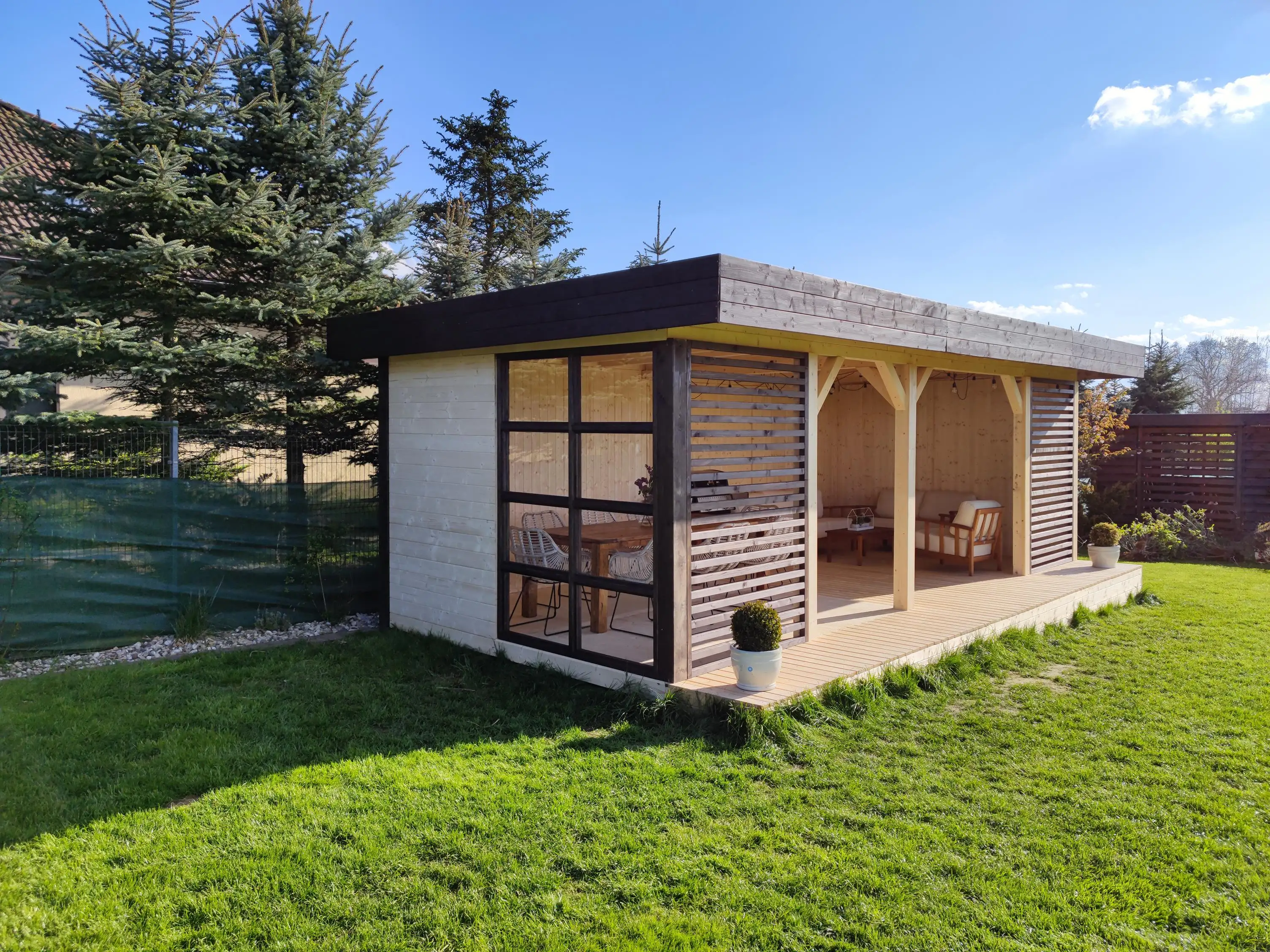 Altana ogrodowa Natalia – nowoczesna konstrukcja z drewna, która wzbogaci każdą przestrzeń