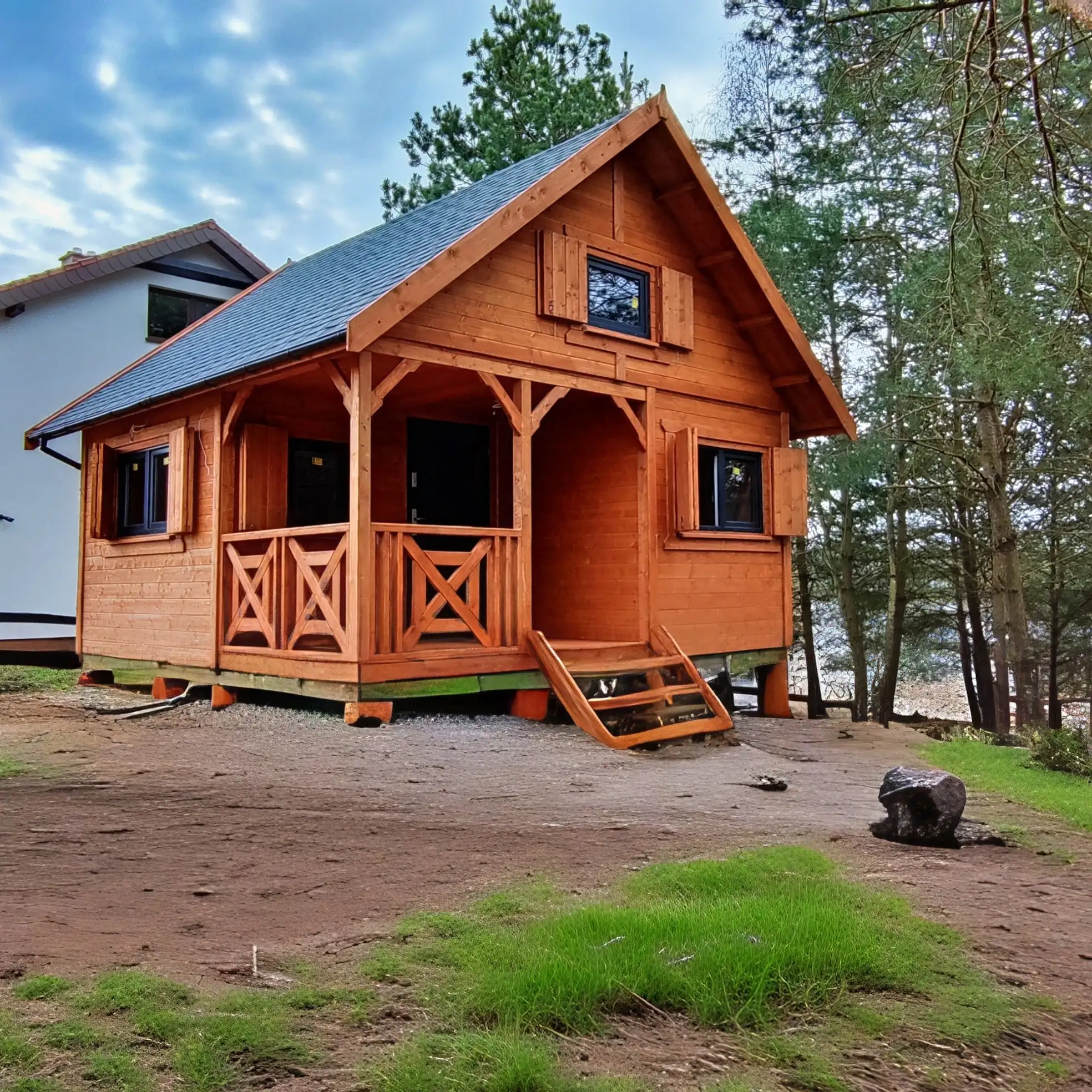 Zdjęcie domku letniskowego Wiktor II, drewniany, z tarasem i antresolą