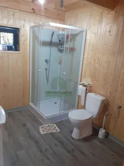 Drewnolandia CRA4 – domek całoroczny z tarasem i przestrzenią 35m²