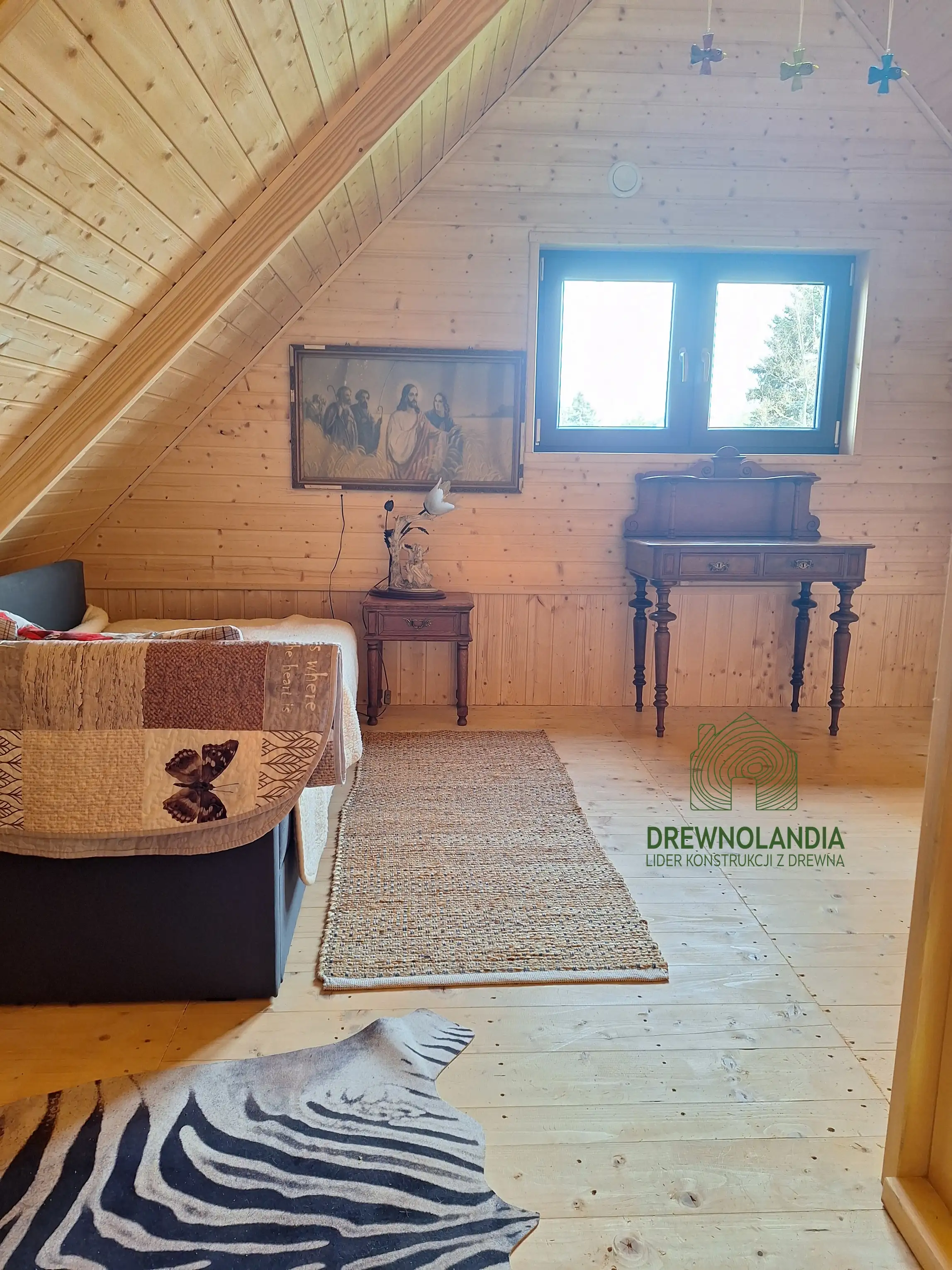 Drewniany domek CRA4 z antresolą – idealny na cały rok