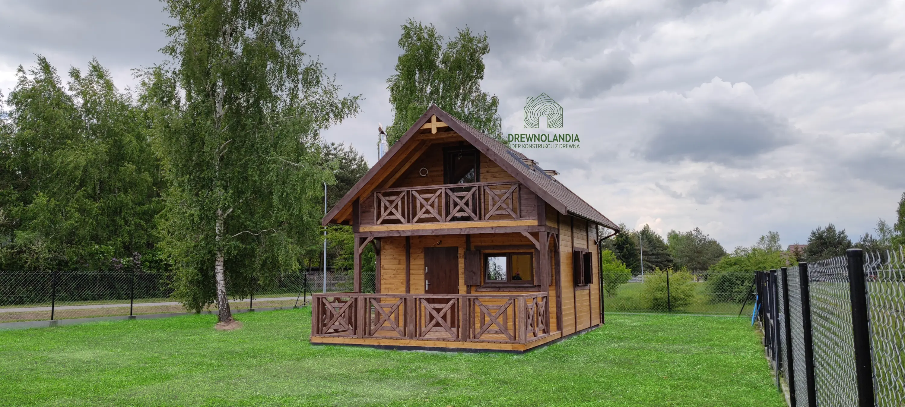 Drewniany domek letniskowy z balkonem Igor, 5x5m, Drewnolandia, idealny na działkę