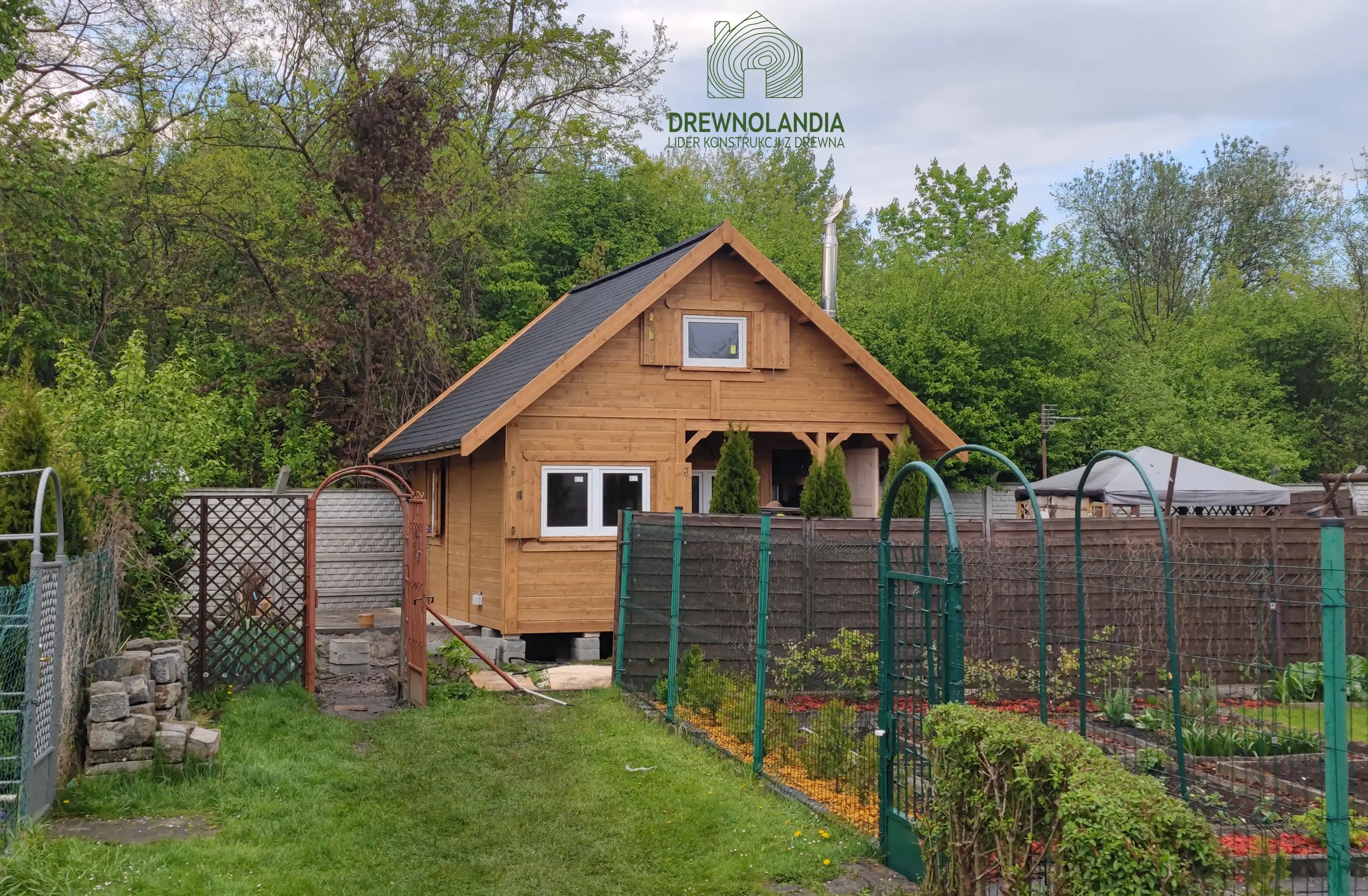 Drewniany domek całoroczny z antresolą – CRA1 PLUS, 25m²