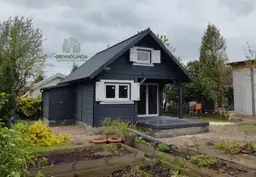 Fabian IV – letniskowy domek drewniany z antresolą i dużymi oknami