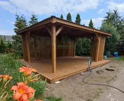 Nela – altanka ogrodowa z drewna 4x4 m – styl i funkcjonalność w jednym