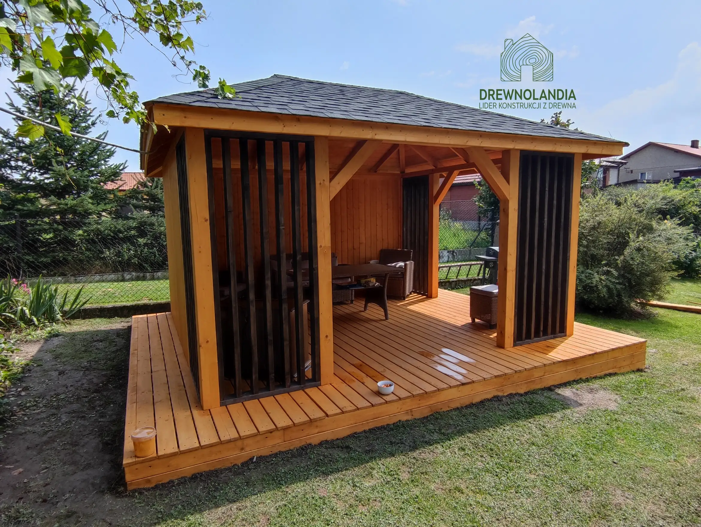 Kwadratowa altana ogrodowa Branda – doskonała na każdą okazję