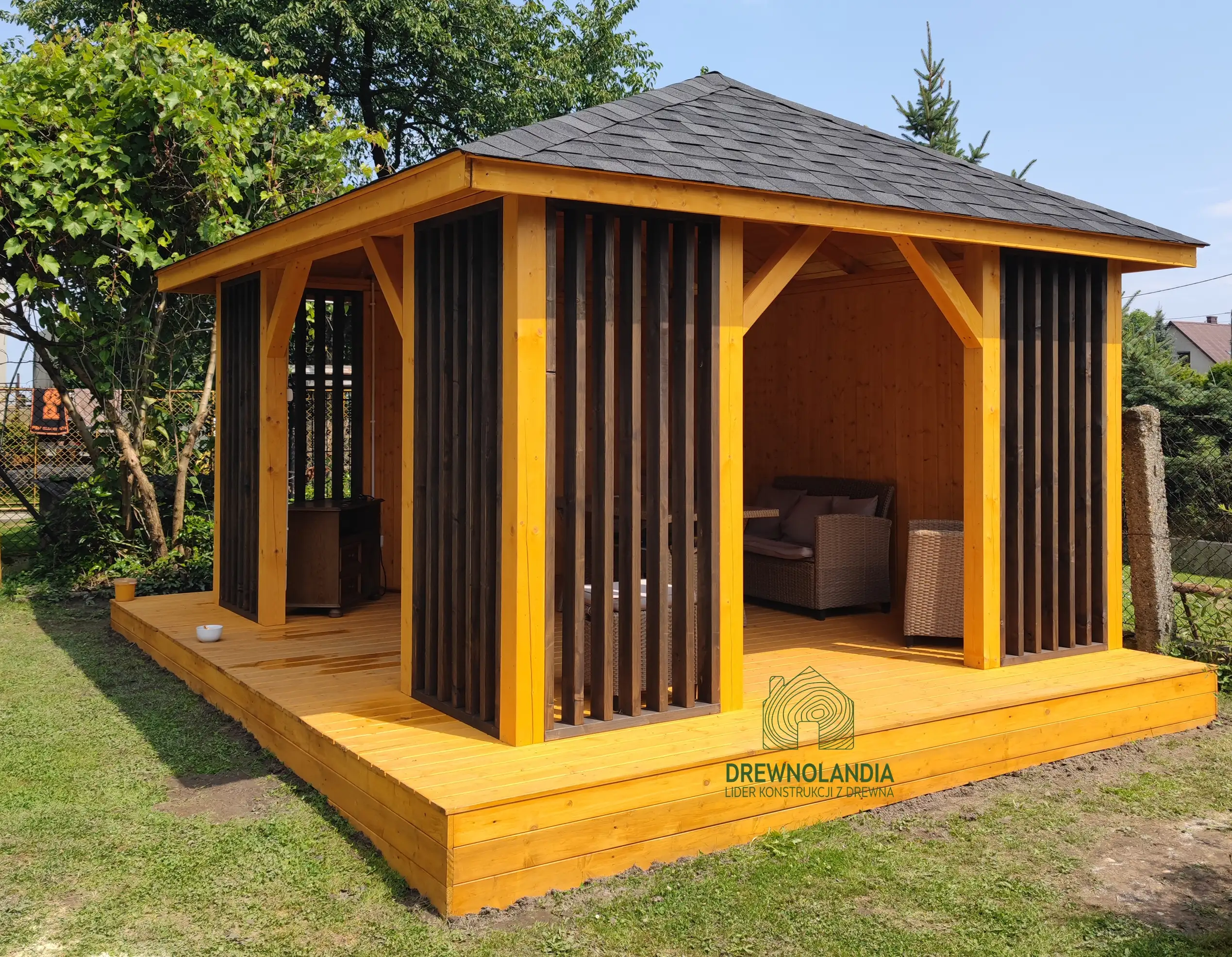 Drewniana altanka czworokątna Branda – solidne wykonanie i estetyka