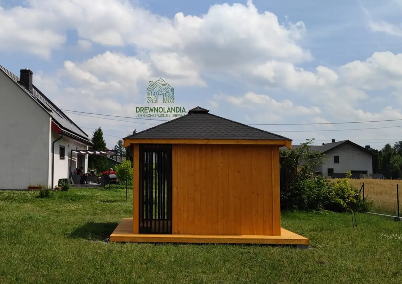 Branda – nowoczesna drewniana altana ogrodowa