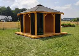 Branda – altanka ogrodowa z drewna, idealna do ogrodu