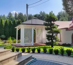 Altana ogrodowa Nela w wersji białej – nowoczesny projekt o wymiarach 4x4