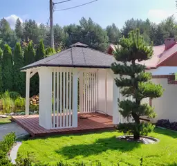 Drewniana altana Nela – elegancka biała konstrukcja do ogrodu 4x4 m