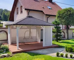 Klasyczna altana Nela 4x4 m – biała, wykonana z drewna