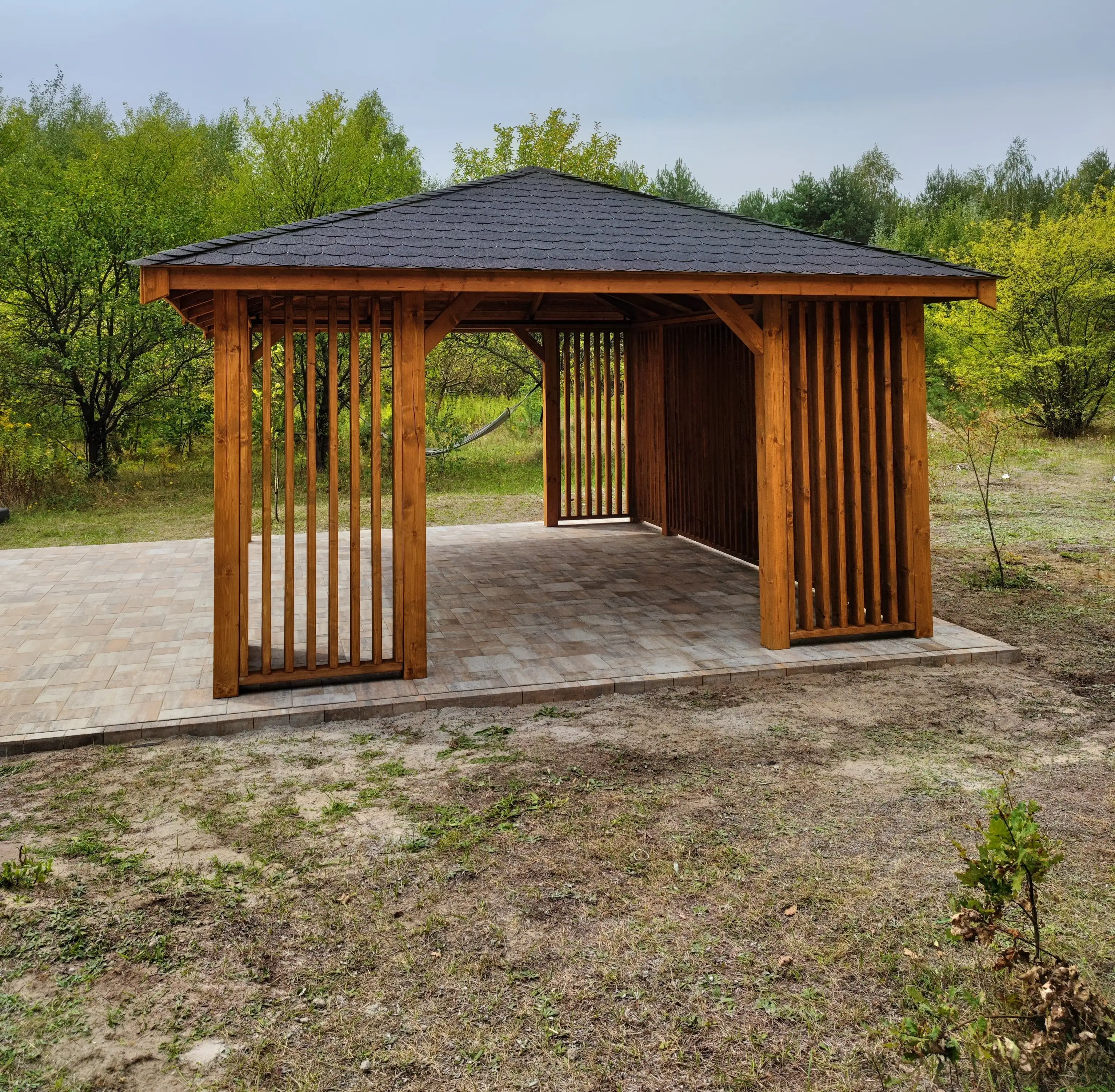 Altana Nela 6x4 m – stylowa konstrukcja z drewna