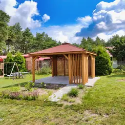 Altana Nela – przestronna konstrukcja z drewna 6,5x4,5 m