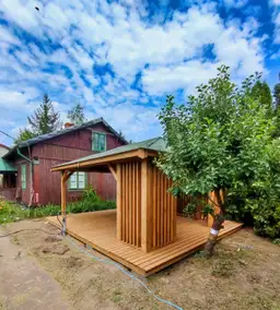 Altana ogrodowa Nela – drewniana konstrukcja, widok z boku