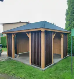 Drewniana altana Branda 4,5x4 m – widok z boku