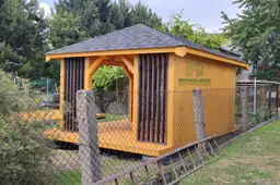 Kwadratowa altanka ogrodowa Branda – elegancki dodatek do każdego ogrodu