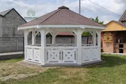 Altana Eliza z drewna, ośmiokątna konstrukcja o wymiarach 5 m, idealna na działkę