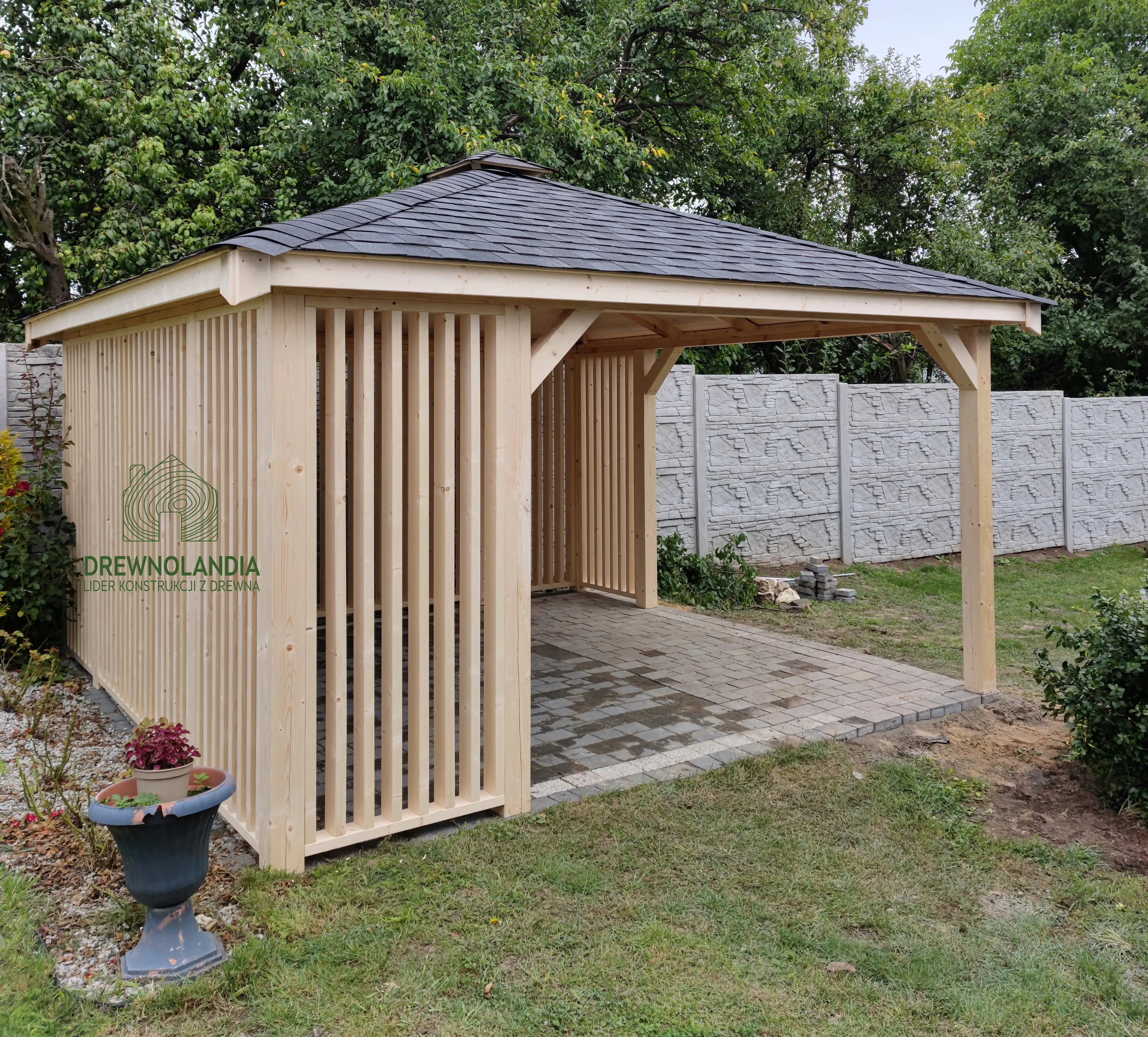Nela – nowoczesna drewniana altana ogrodowa 4x4 m