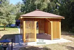 Nowoczesna altana ogrodowa Nela od Drewnolandii