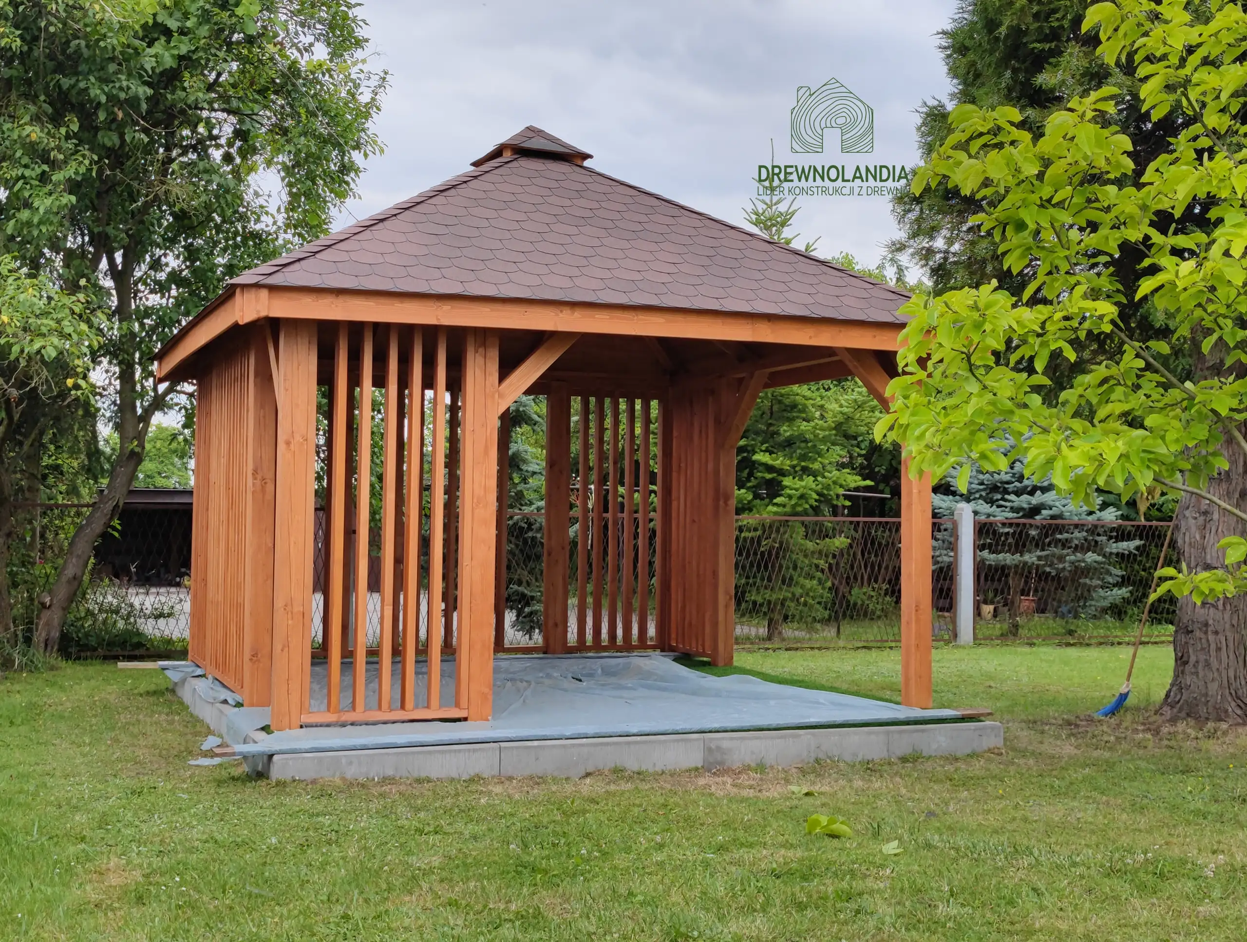 Altana Nela - 4m x 4m