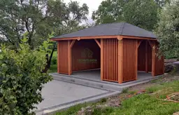 Drewniana altanka z drewna Nela – idealna do ogrodu