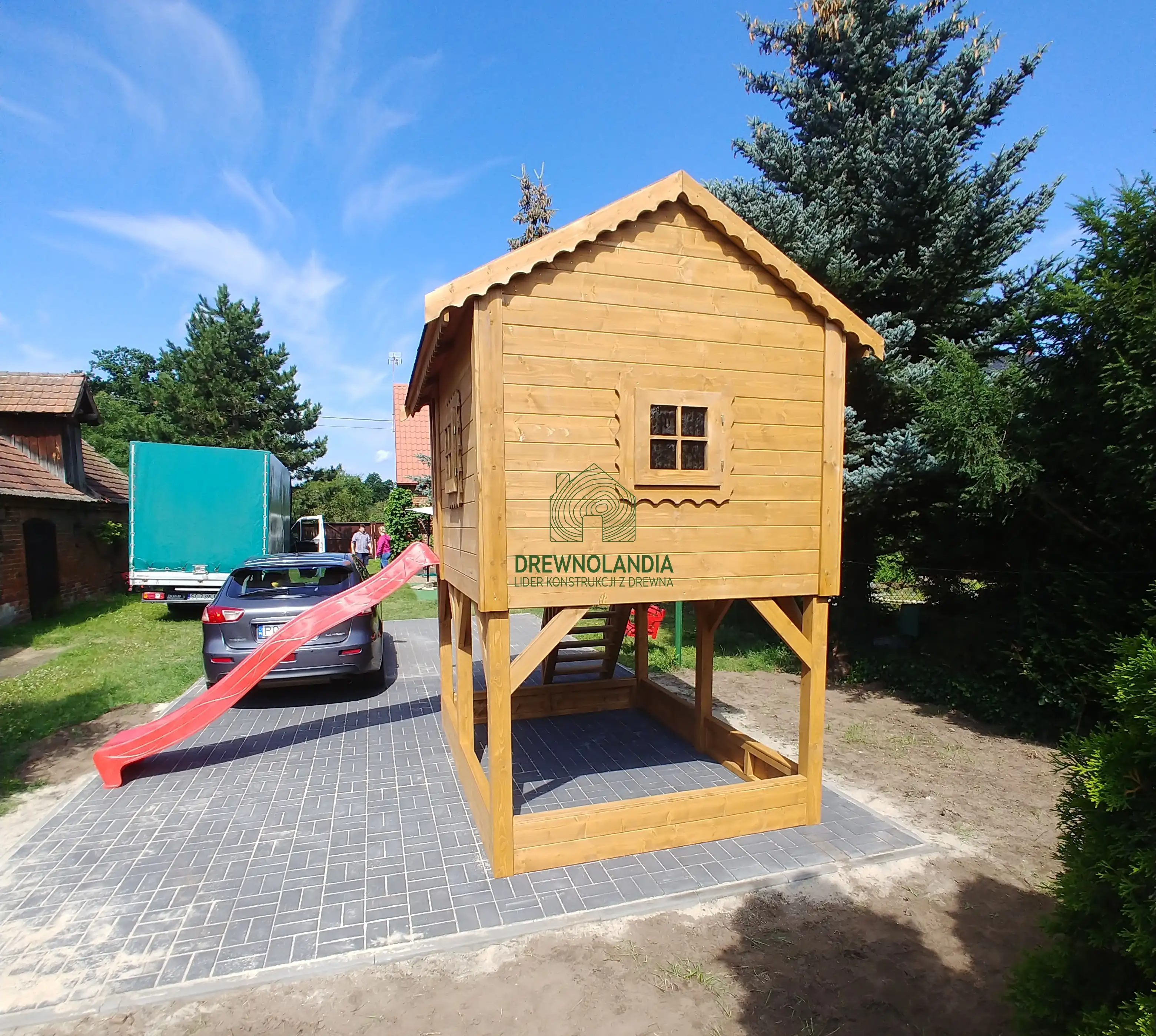 Bolek – drewniany domek z placem zabaw – 2,8x2m – idealny dla dzieci