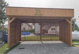 Drewnolandia – wiata samochodowa Sara 6x5m dla wymagających użytkowników