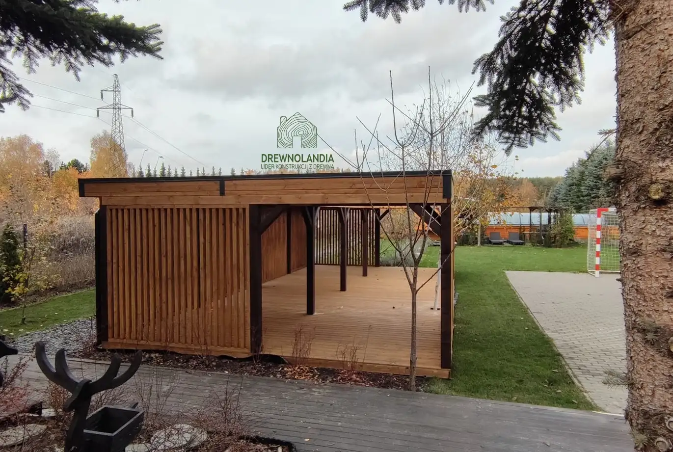 Altana ogrodowa Liwia – klasyczny design z drewna w nowoczesnym stylu