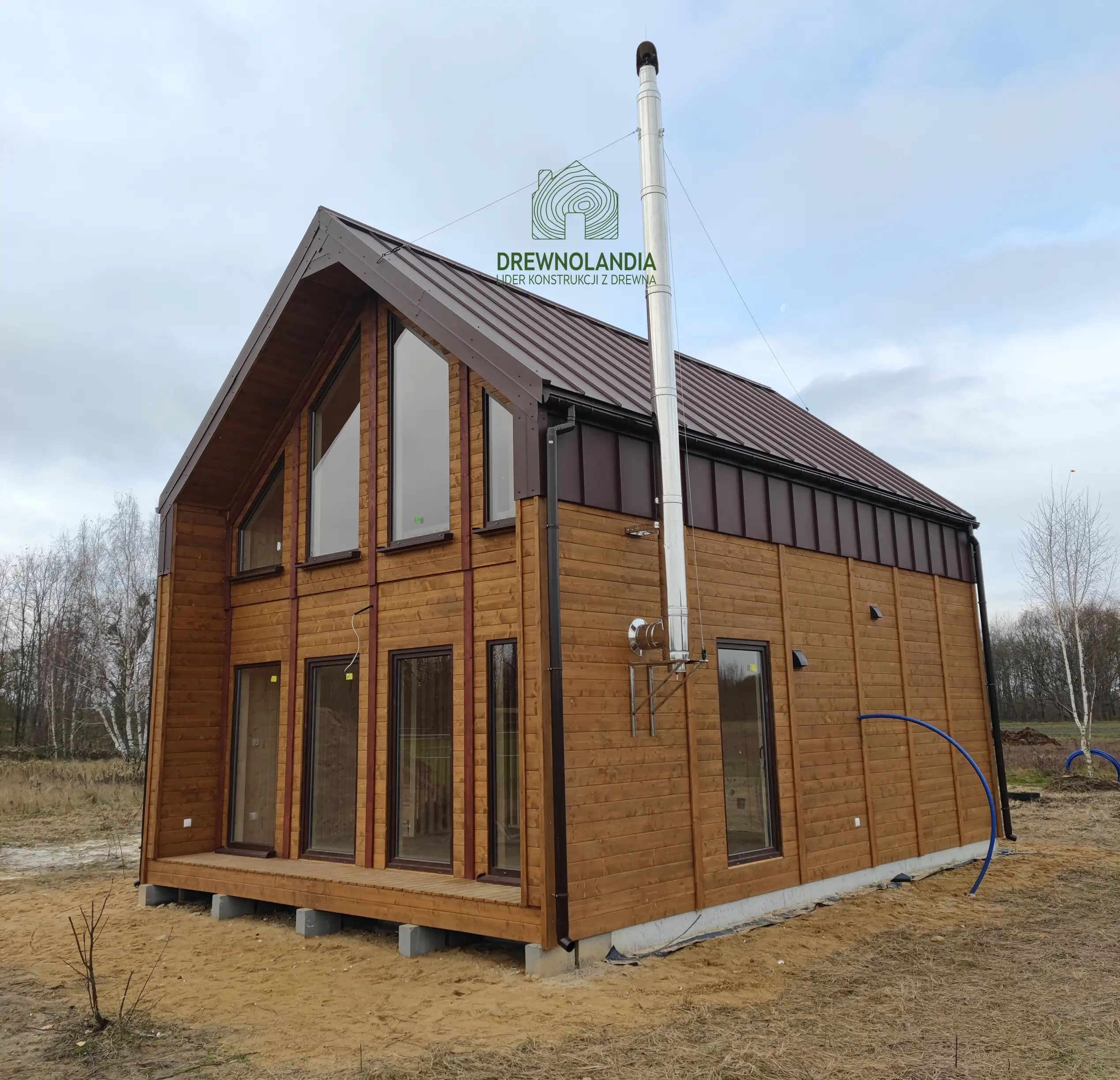 Dom Richard – styl nowoczesnej stodoły z drewna, przestronny i komfortowy