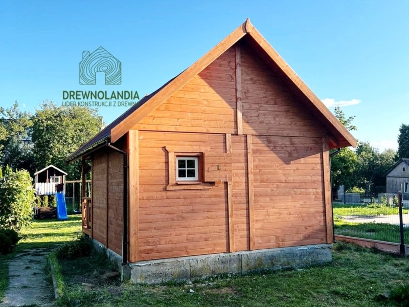 Drewniany domek letniskowy Amadeusz II z tarasem i antresolą, o powierzchni 24m²