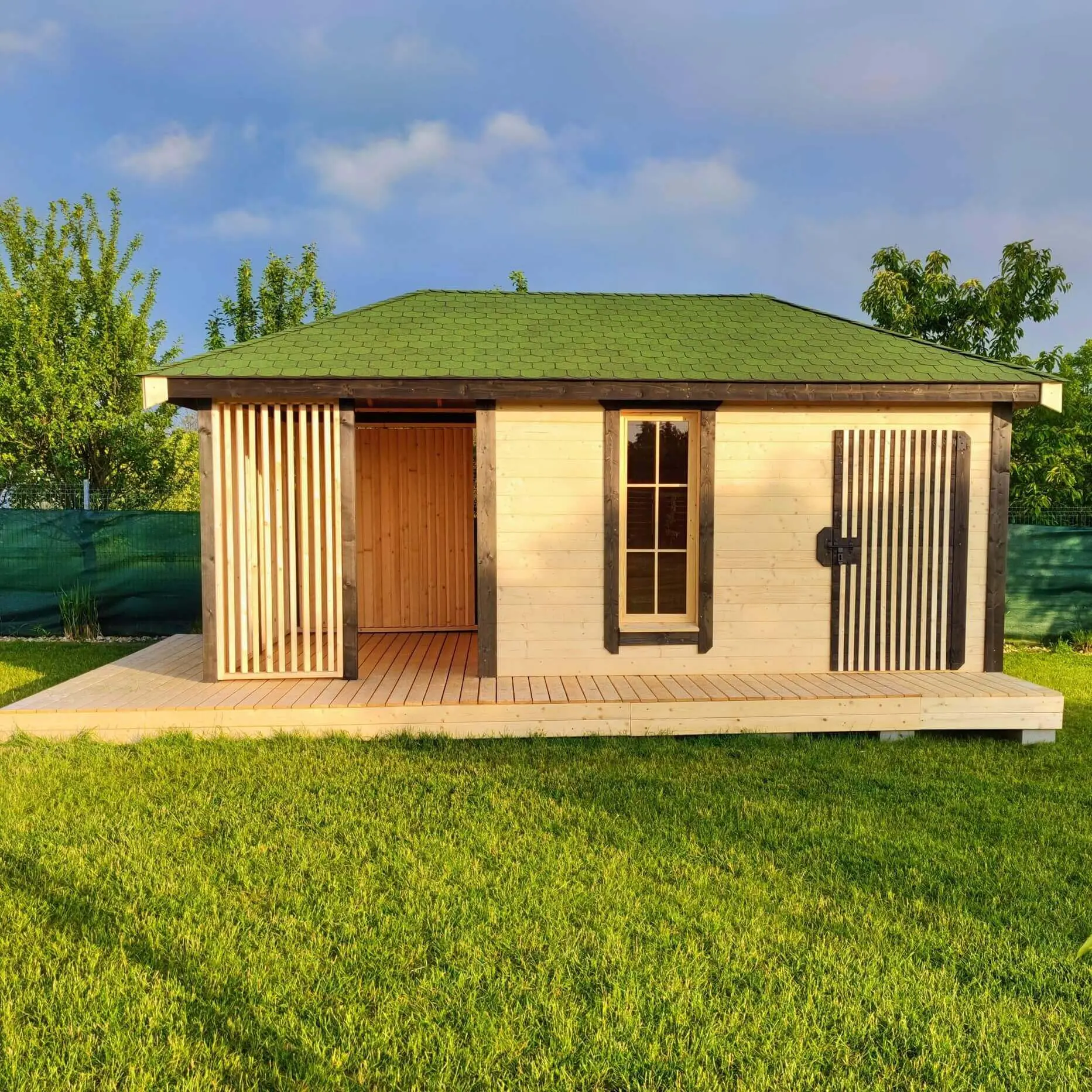 Drewniana altana, domek narzędziowy do ogrodu Wojtek, piękny i funkcjonalna. W stylu nowoczesnym loft. Ruchome deseczko żaluzja 