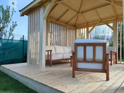 Wypoczynek w altanie drewnianej Nela – elegancki dodatek do ogrodu