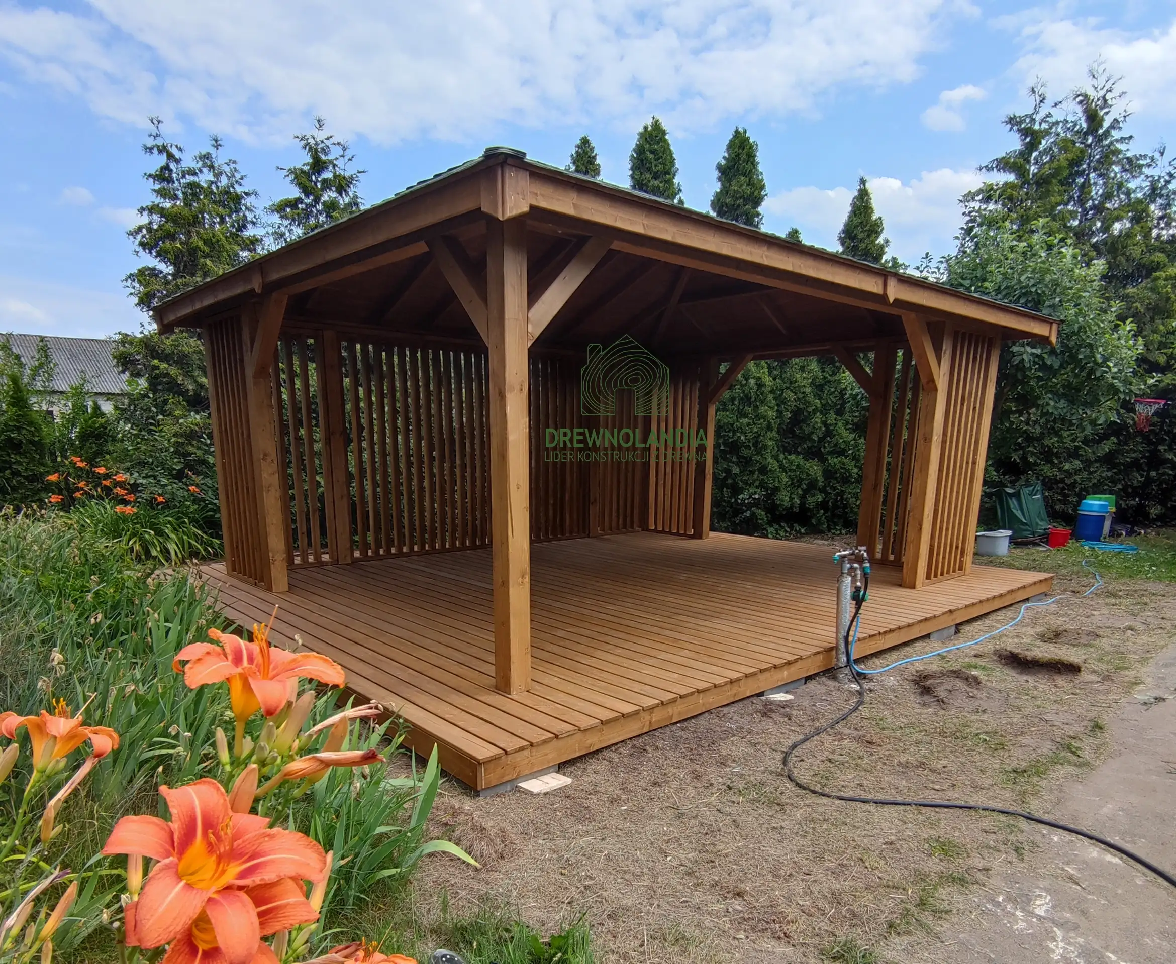 Nela – altanka ogrodowa z drewna 4x4 m – styl i funkcjonalność w jednym