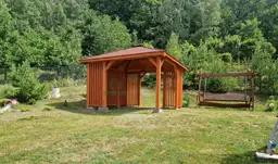 Drewnolandia – altanka ogrodowa Nela