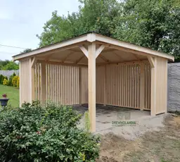 Nowoczesna czterokątna altana drewniana do ogrodu – model Nela