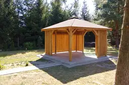 Ogrodowa czterokątna altanka drewniana Nela