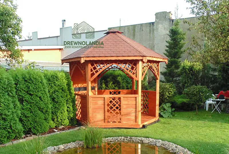 altana ogrodowa przy oczku wodnym