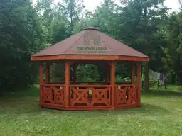 Osmiokatna altana drewniana