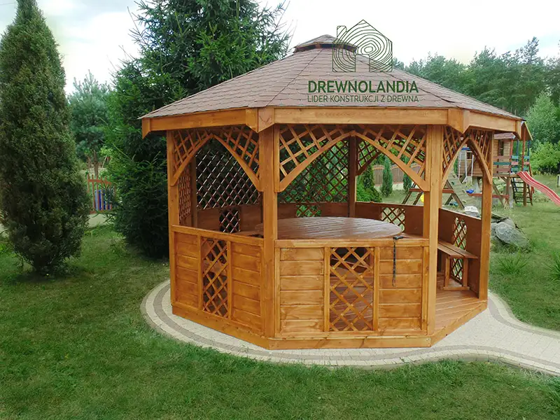 jasna drewniana altana ogrodowa