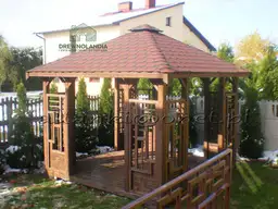 otwarta altanka drewniana