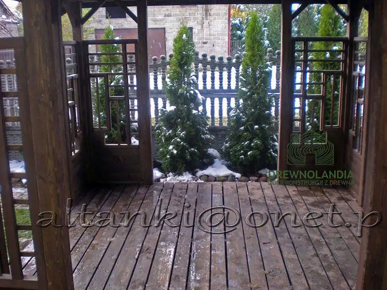 zimowa altanka ogrodowa