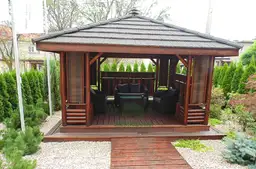 Altany ogrodowe z drewna