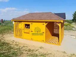 Domek skladzik z drewna na dzialke